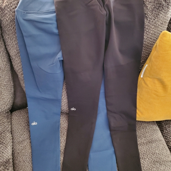 Alo Yoga Legging - Picture 1 of 3